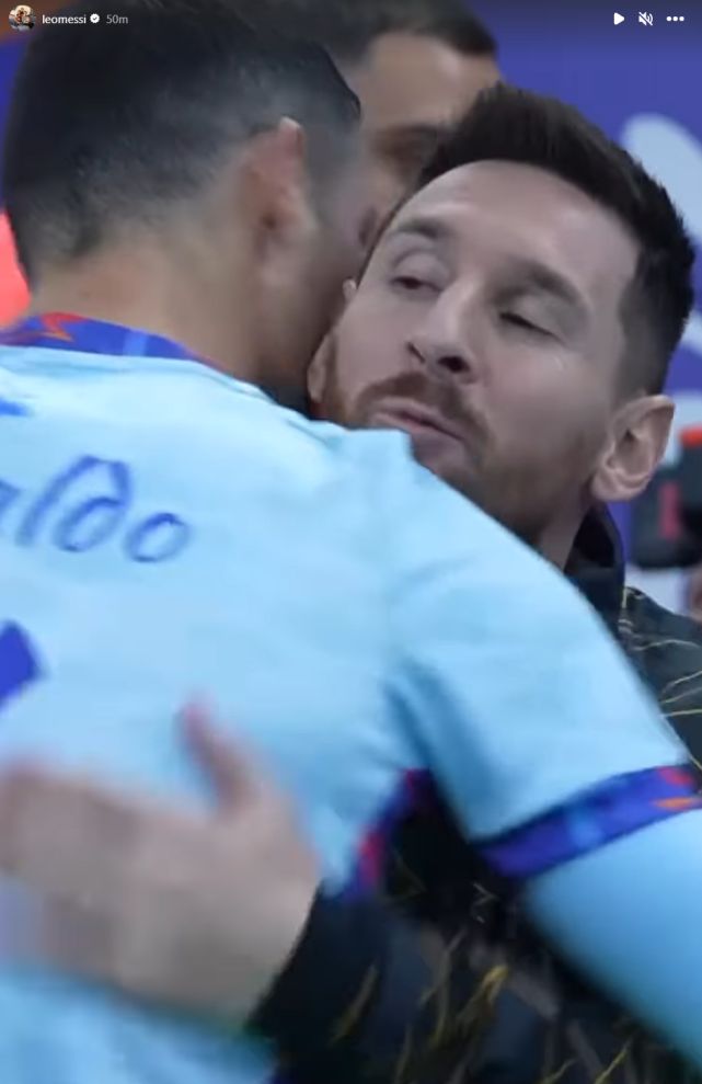 巴萨和皇马的兴趣？埃永：我很受宠若惊，现在我专注于莱万特（回应巴萨皇马关注，埃永：受宠若惊，但目前只专注莱万特）