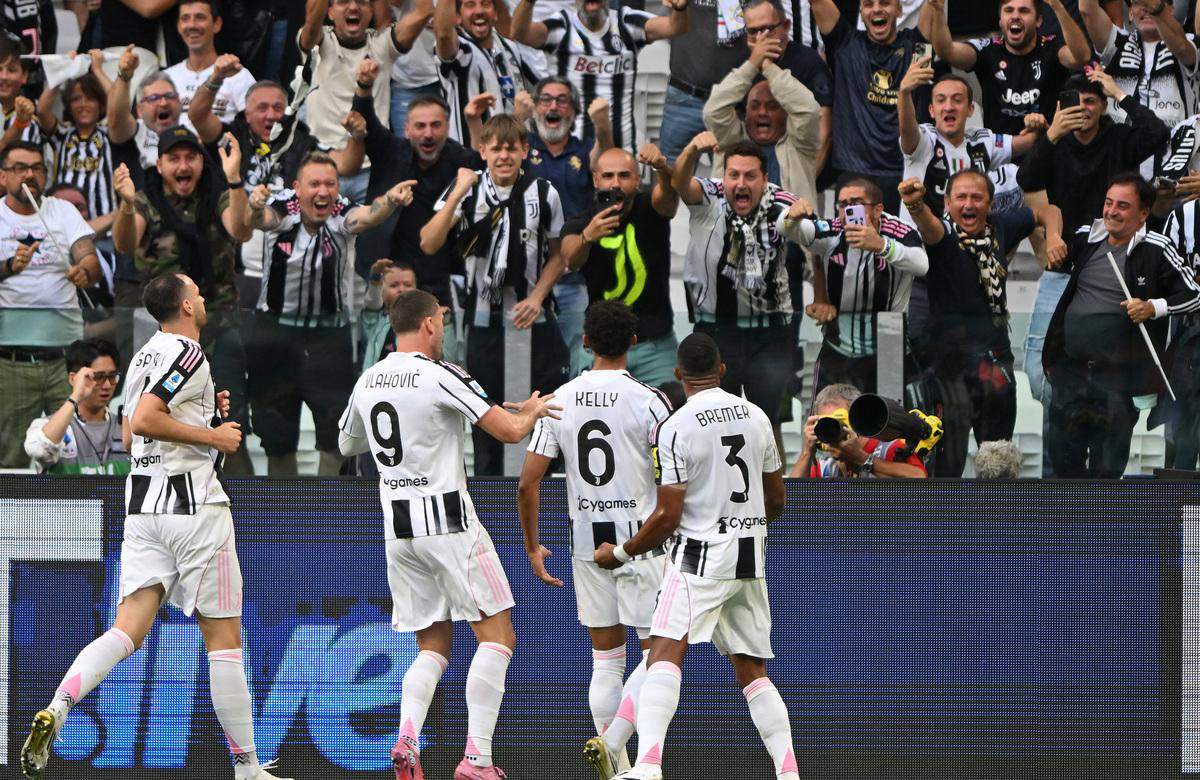 利兹联主帅谈多纳鲁马：我不喜欢让球员诈伤换取谈战术的时间（利兹联主帅谈及多纳鲁马：不赞成以假伤拖延时间来布置战术）