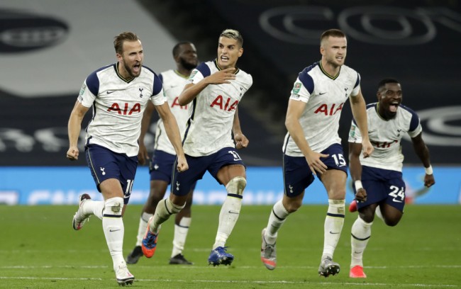 西甲为约20名待业的教练举办了专题培训：塞蒂恩、莫雷诺在列（西甲为约20位待业主帅开设专题培训班，塞蒂恩与莫雷诺在列）