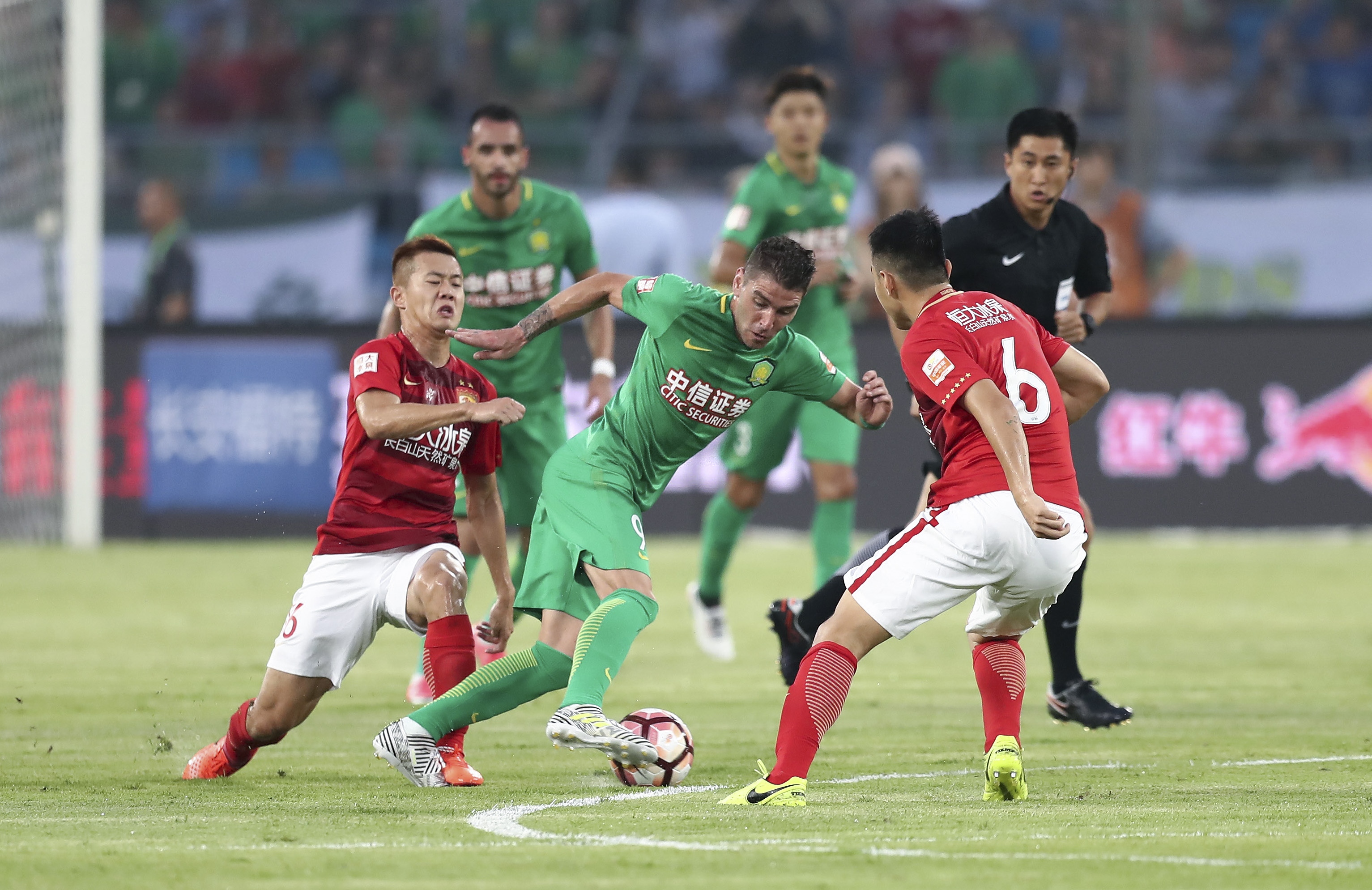 替补登场改变比赛节奏（替补上场扭转比赛节奏）